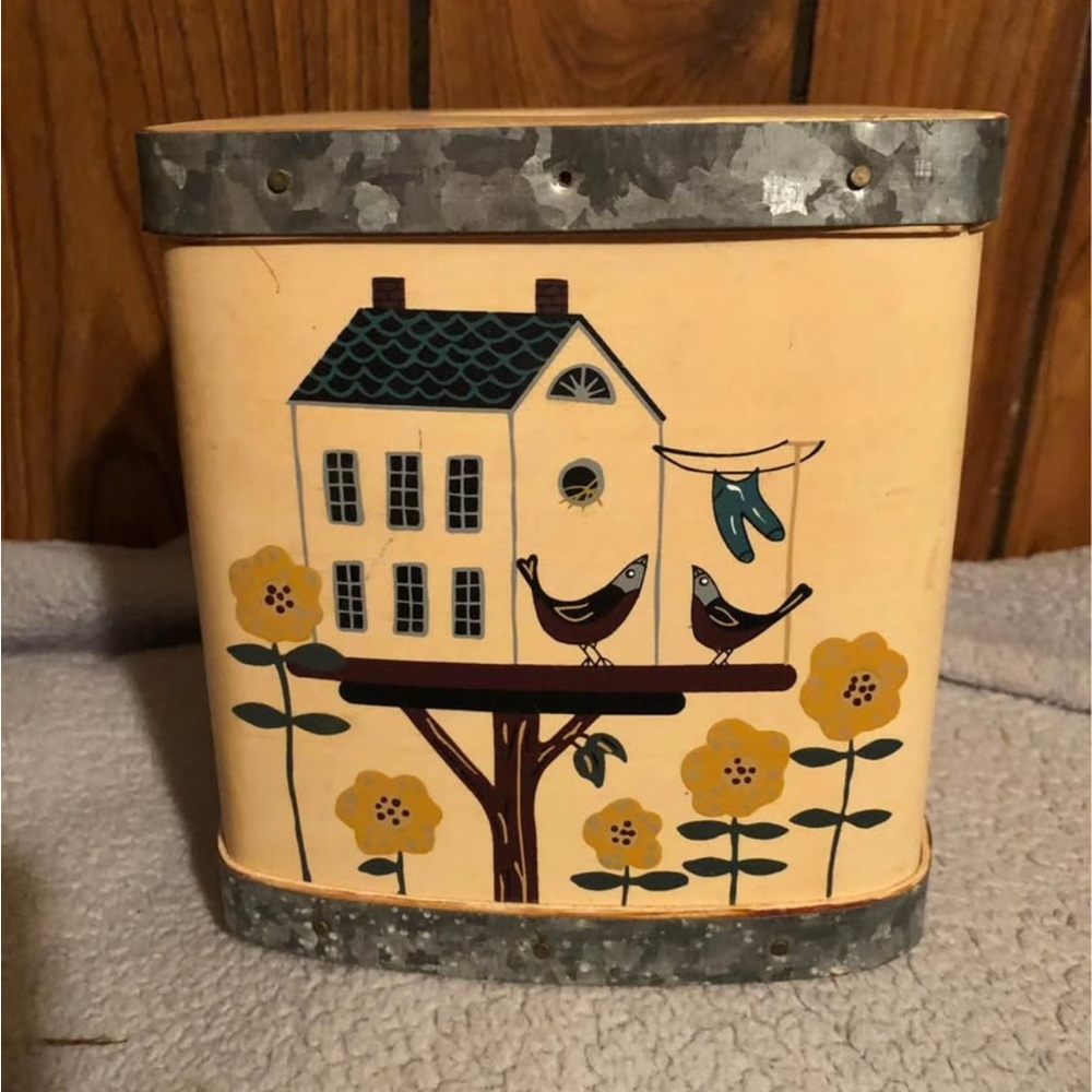 Vintage Style Tissue Cover with Birdhouse Design